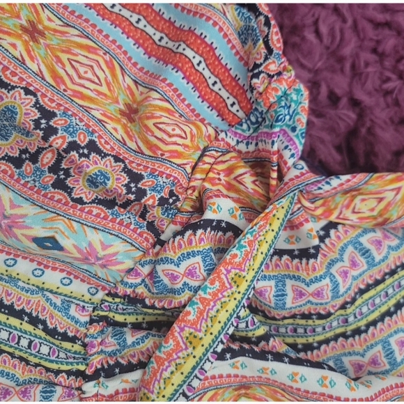 NWT Womens multi-colored Romper size small. - Picture 8 of 8